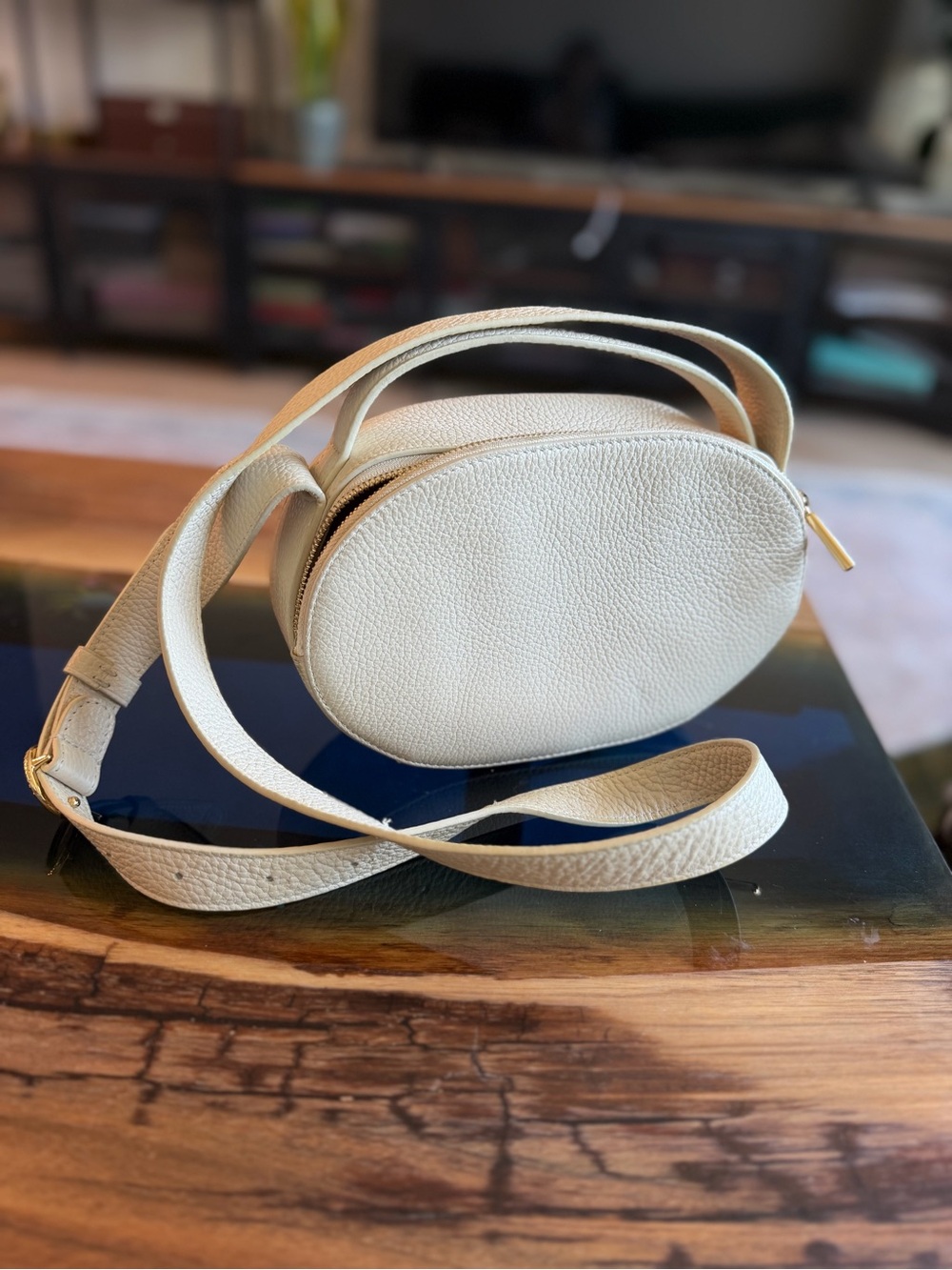 Classic Oval Leather Crossbody Bag in Cream CUYANA